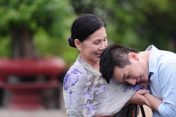 đi chùa cùng cha mẹ