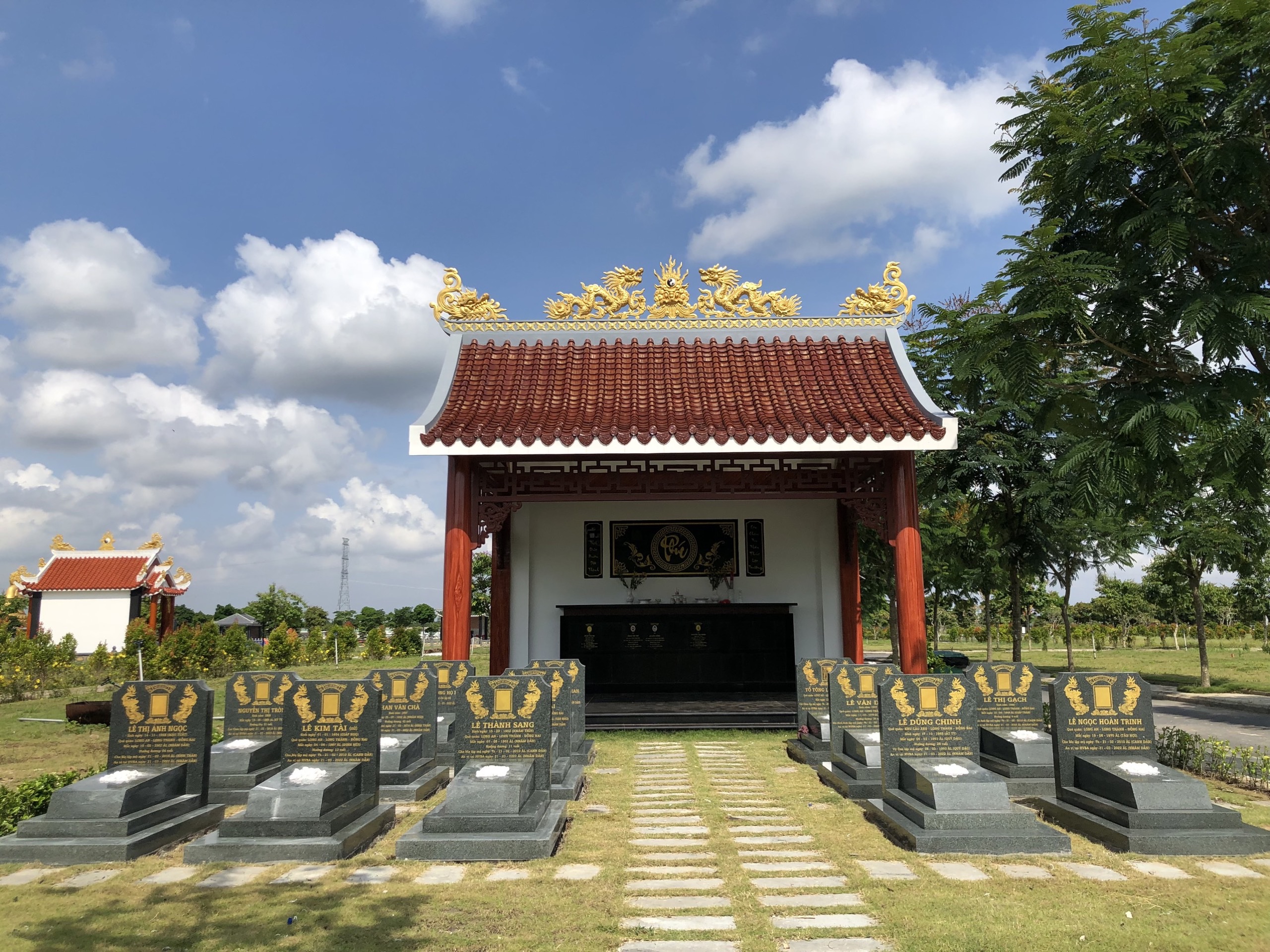 Phong thủy xây lăng mộ đá
