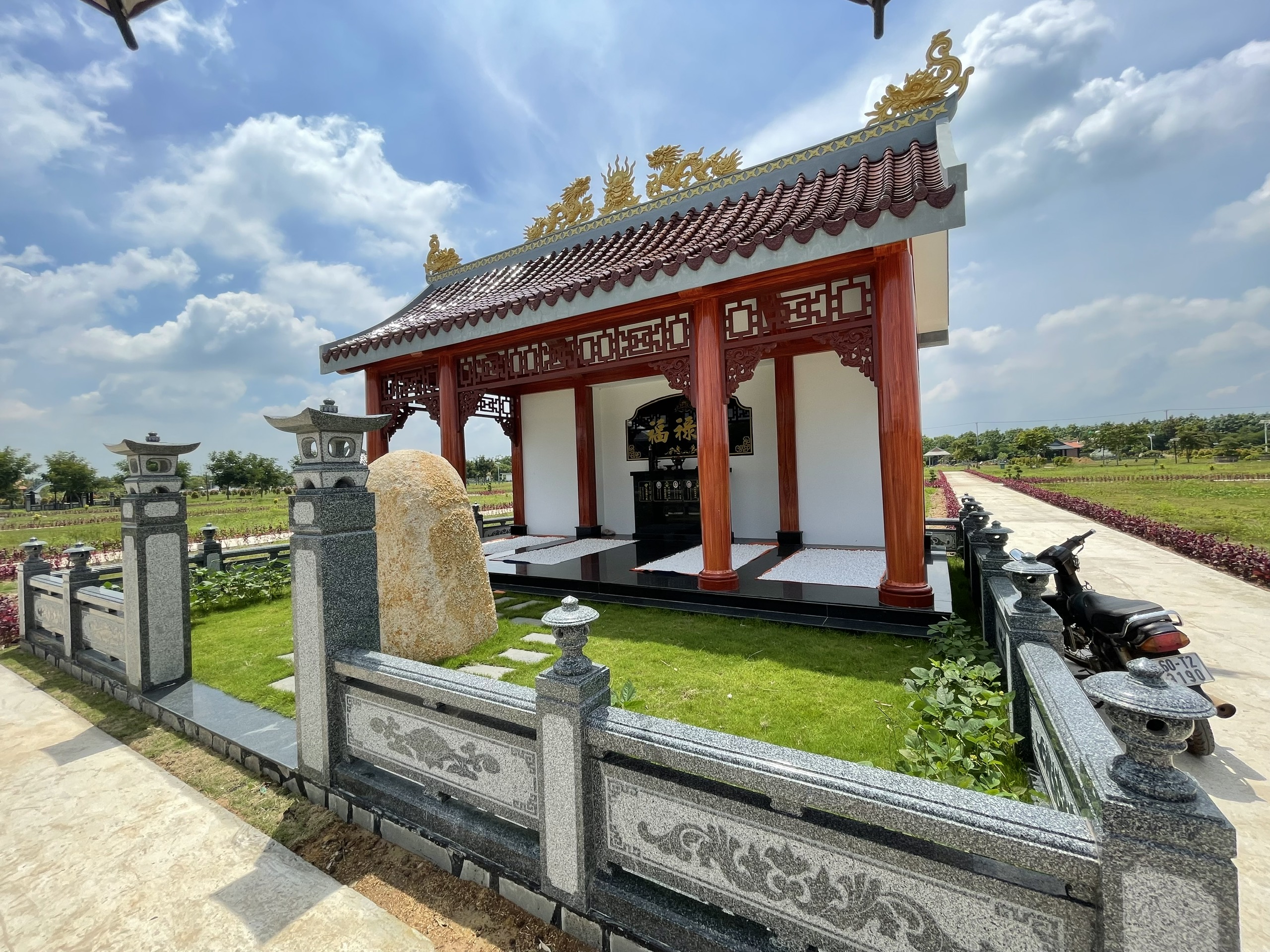 Chọn hướng mộ đẹp
