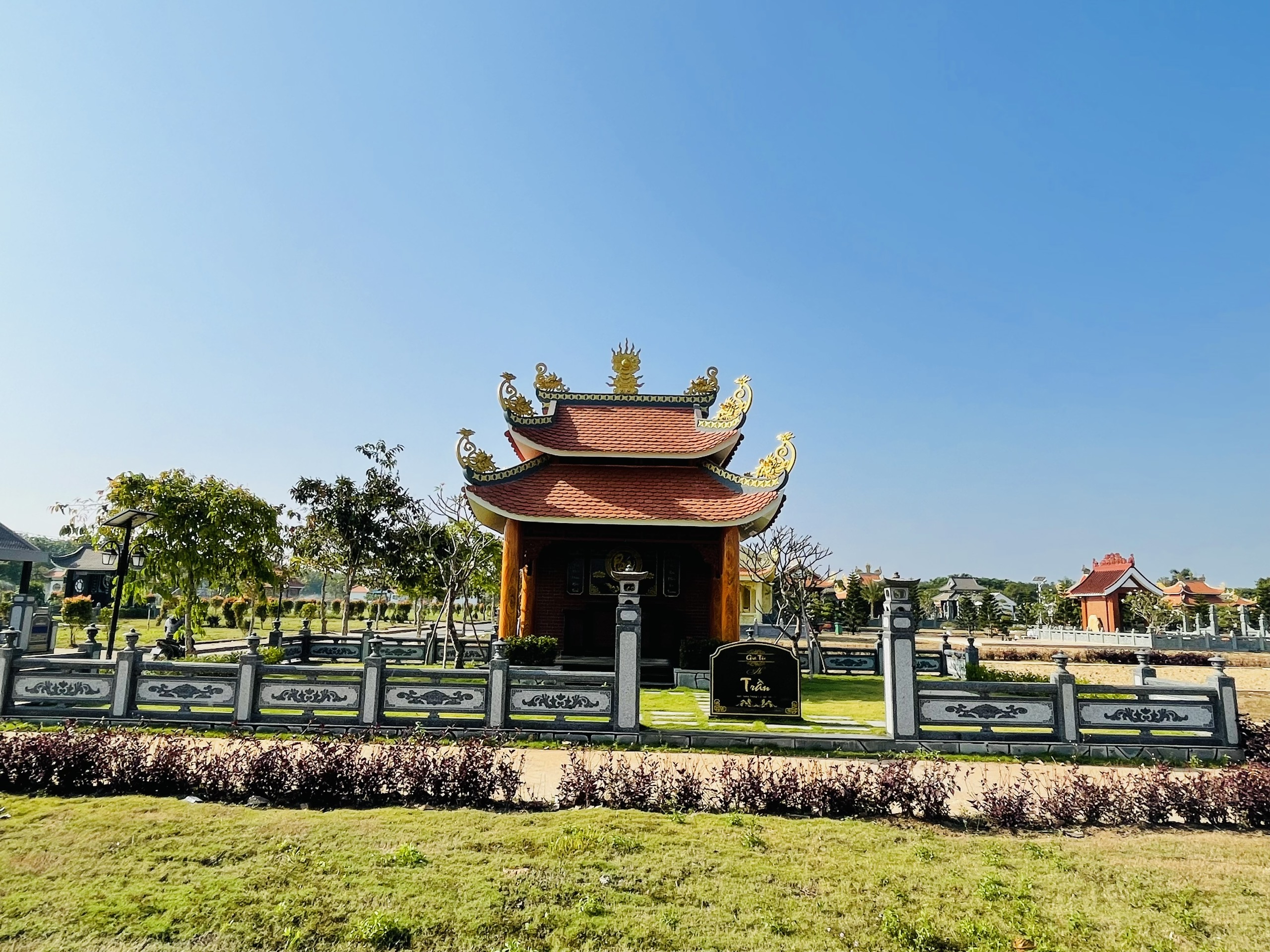 Phong thủy xây lăng mộ đá