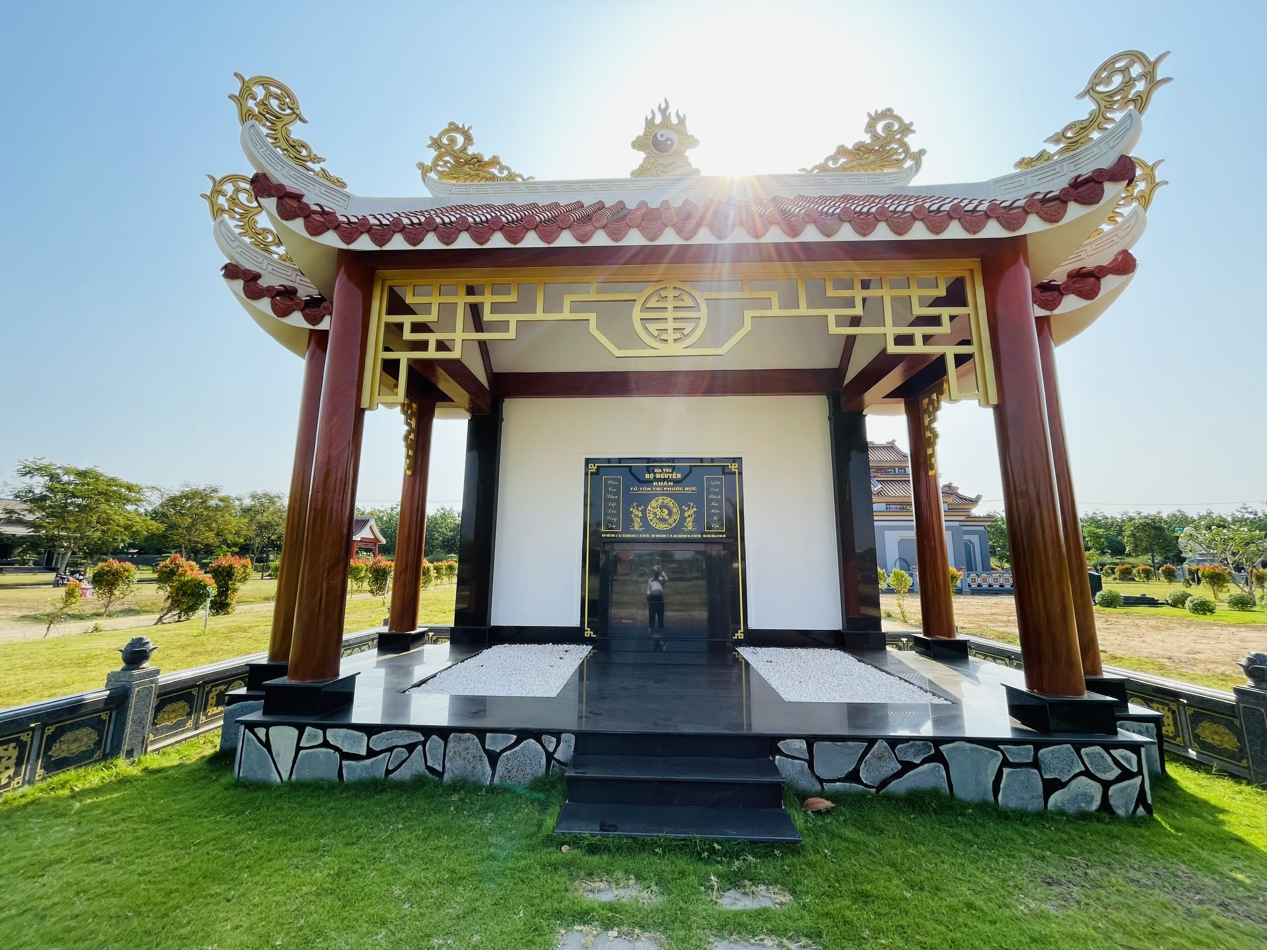 Đất mộ gia tộc là khu đất được quy hoạch riêng để chôn cất, an táng nhiều thành viên trong cùng một dòng họ