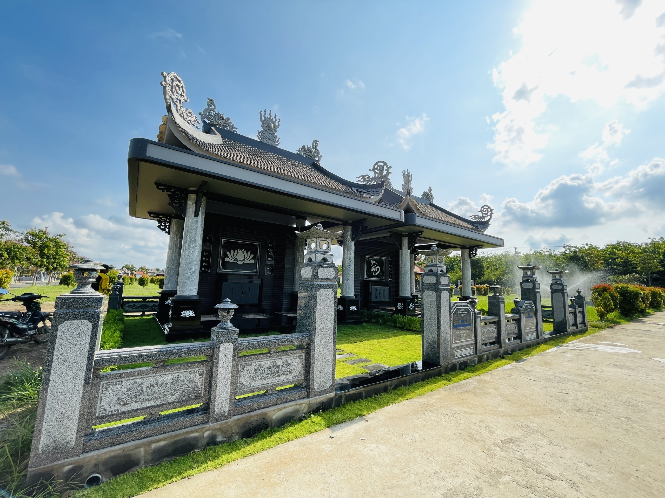 Các yếu tố ảnh hưởng đến giá đất xây mộ gia đình