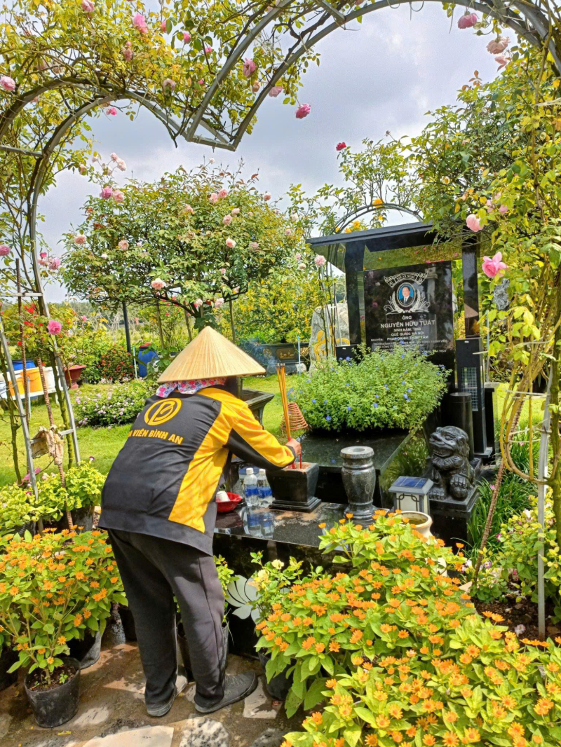 Chuẩn bị nơi an nghỉ cha mẹ