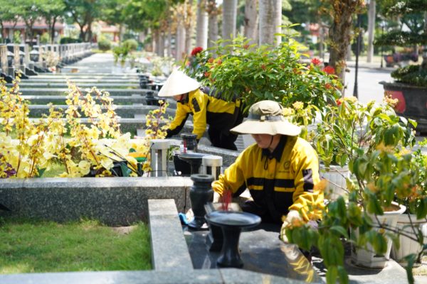 Chuẩn bị nơi an nghỉ cha mẹ