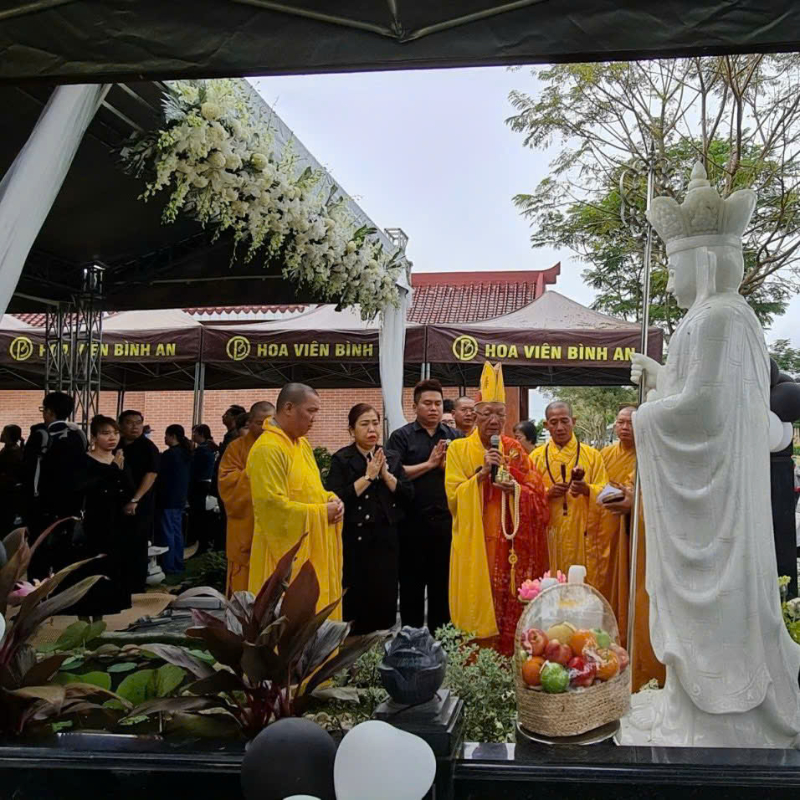 Lễ cầu siêu tại nghĩa trang