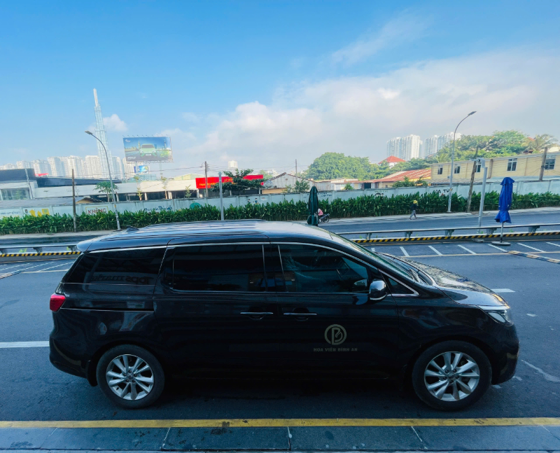 Xe đưa đón tham quan nghĩa trang