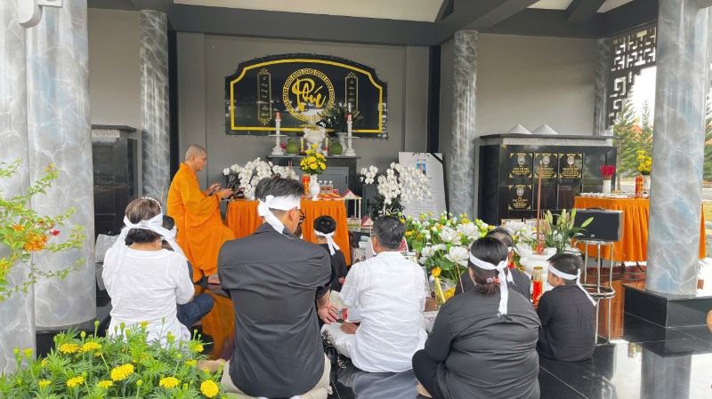 Lễ cầu siêu tại nghĩa trang